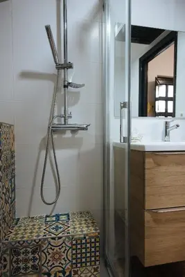 Un baño de Aitana's Retreat with charming garden