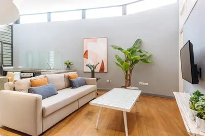 Una televisión o centro de entretenimiento en Conde de Ibarra Suite Apartment