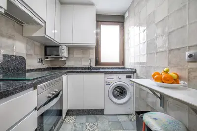Una cocina o zona de cocina en Fleming, cómodo apartamento junto Mezquita y Judería