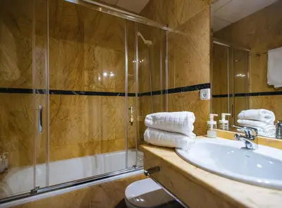 Un baño de Lanza Suite Apartment