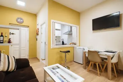 Una cocina o zona de cocina en Cozy and well located apartment in the center of Seville