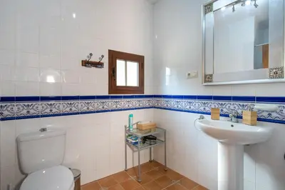 Un baño de Hacienda la buena vida B&B en appartementen casita almendas