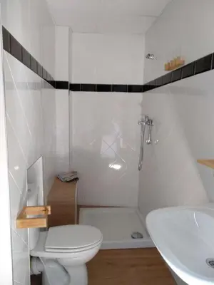Un baño de Apartamento Centro Encarnación 1º I