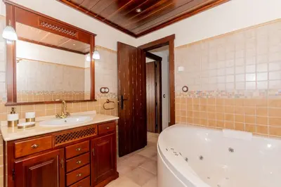 Un baño de Cubo's Casa El Torcal