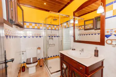 Un baño de Cubo's Casa El Torcal