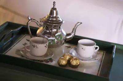 Utensilios para hacer té y café en La casa del Cipres una casa con historia