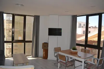 Una televisión o centro de entretenimiento en Torre de Campanas