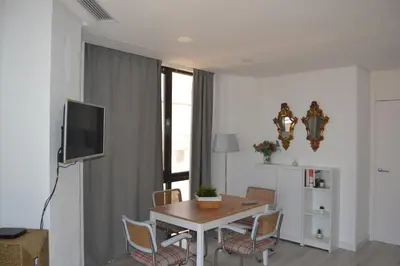 Una televisión o centro de entretenimiento en Torre de Campanas