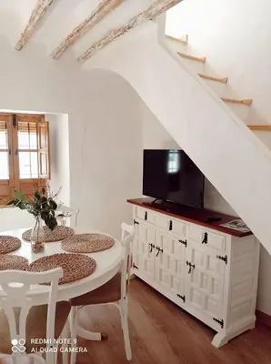Una televisión o centro de entretenimiento en La Casita Tipica