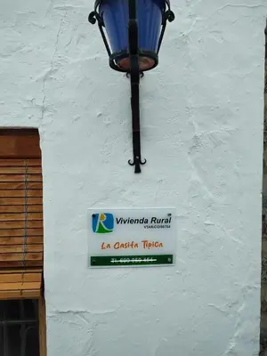Certificado, premio, señal o documento que está expuesto en La Casita Tipica