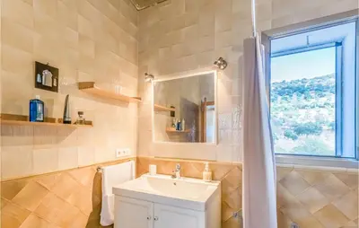 Un baño de Stunning Home In Villaharta