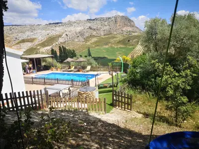 Piscina en o cerca de CASA RURAL EL CHAPARRO