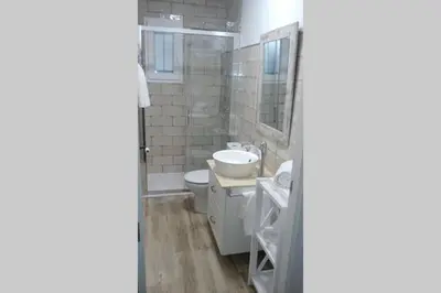 Un baño de Nuevo y centrico, Santa Marina