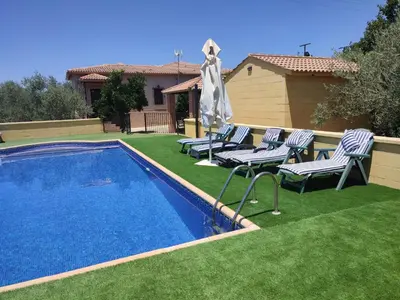 Piscina en o cerca de LOS ABUELOS