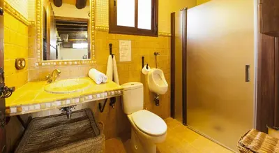 Un baño de Cortijo La Algallumbilla