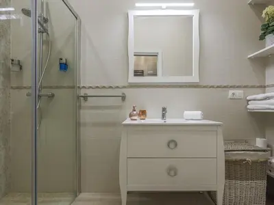Un baño de Caños de carmona Sevilla Centro