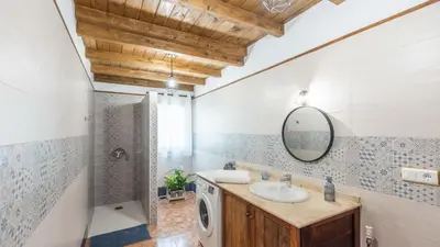 Un baño de Casa La Sombra de la Parra Antequera - La Higuera by Ruralidays