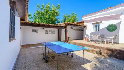 Instalaciones para jugar al ping pong en Entreolivos Casa y Cabaña Cijuela by Ruralidays o alrededores