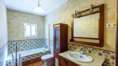 Un baño de Casa La Molina Riogordo by Ruralidays