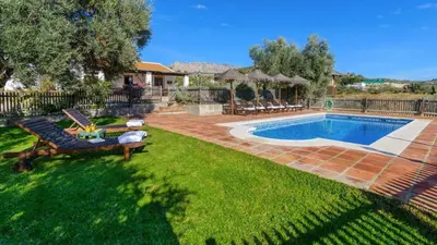 Piscina en o cerca de Finca del Rio Antequera - La Higuera by Ruralidays