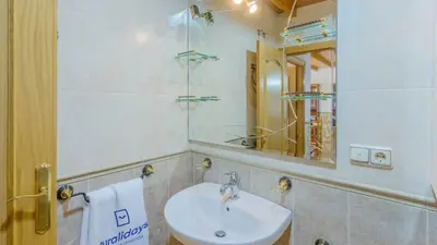 Un baño de Casa El Mirador Montefrio by Ruralidays