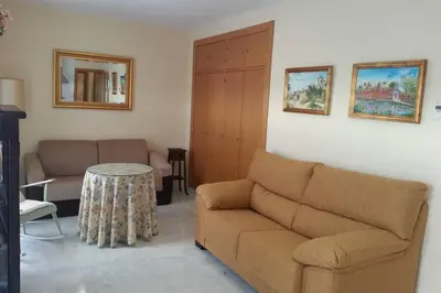 Zona de estar de Alleanza, Puerta a Santa Cruz