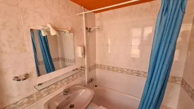Un baño de Arc House Córdoba Only Adults