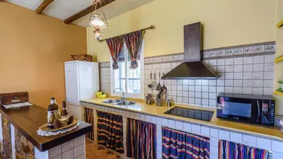 Una cocina o zona de cocina en Casa La Choza de Mamuyo Montefrio by Ruralidays