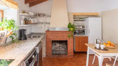 Una cocina o zona de cocina en Casa La Palmera Villanueva de la Concepcion by Ruralidays