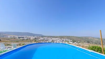Vista general de una montaña o vista desde la villa
