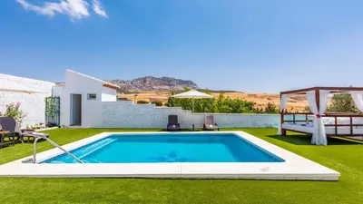 Piscina en o cerca de El Llano del Torcal Antequera - La Higuera by Ruralidays