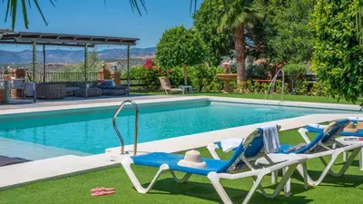 Piscina en o cerca de Cortijo Los Tulipanes Periana by Ruralidays