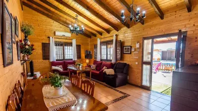 Zona de estar de Casita de Madera Ardales by Ruralidays