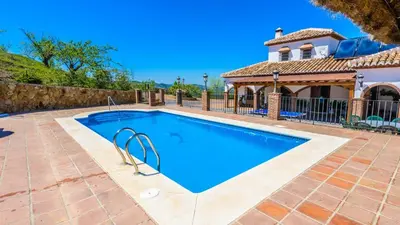 Piscina en o cerca de Mansion Piedras Blancas Colmenar by Ruralidays