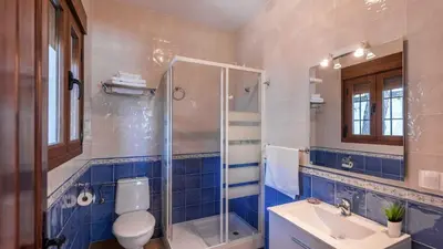 Un baño de Villa Las Gayumbas Villanueva de la Concepcion by Ruralidays