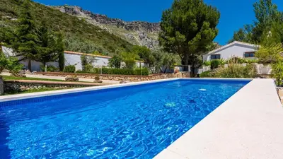 Piscina en o cerca de Villa Las Gayumbas Villanueva de la Concepcion by Ruralidays