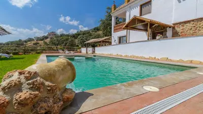Piscina en o cerca de Villa Fraskito Iznajar by Ruralidays