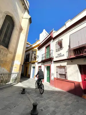 Montar en bicicleta en Remolars Sevilla o alrededores