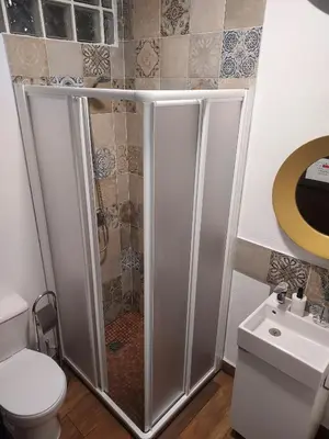 Un baño de LOS NOGALES