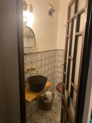 Un baño de El Escondite de Martina, Áticos Románticos