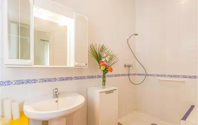 Un baño de Beautiful Home In Arahal With Wifi