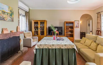 Zona de estar de Beautiful Home In Arahal With Wifi