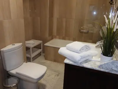 Un baño de La Calleja de la Mezquita