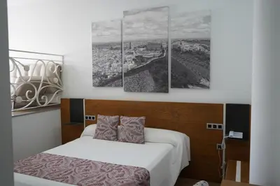 Cama o camas de una habitación en HOTEL DON RAMIRO