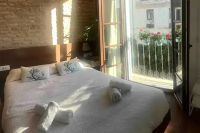 Cama o camas de una habitación en Casa de diseño 200m Mezquita 2 rooms & 2 bathrooms