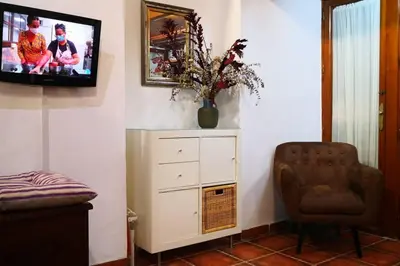 Una televisión o centro de entretenimiento en Alcázares Sevilla centro
