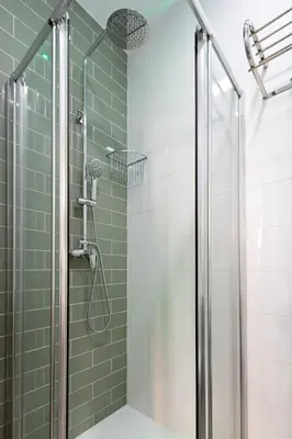 Un baño de Nine O Clock San Agustin