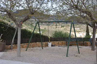 Zona de juegos infantil en Casa Cueva El Almendro