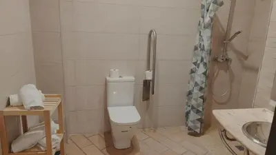 Un baño de Hostal Poeta Machado