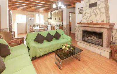 Zona de estar de 3 Bedroom Gorgeous Home In Montefrio